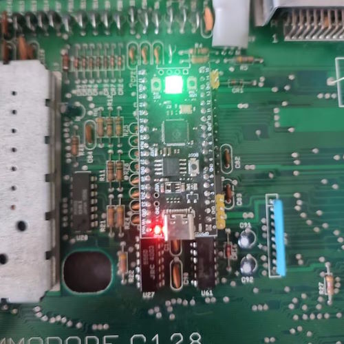Commodore C128D met SIDKick