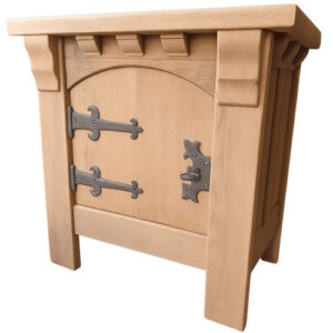 Massief kast met sierbeslag