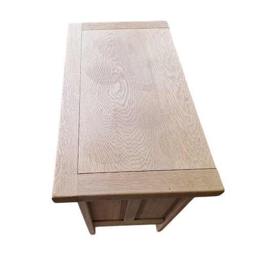 Massief kast met sierbeslag