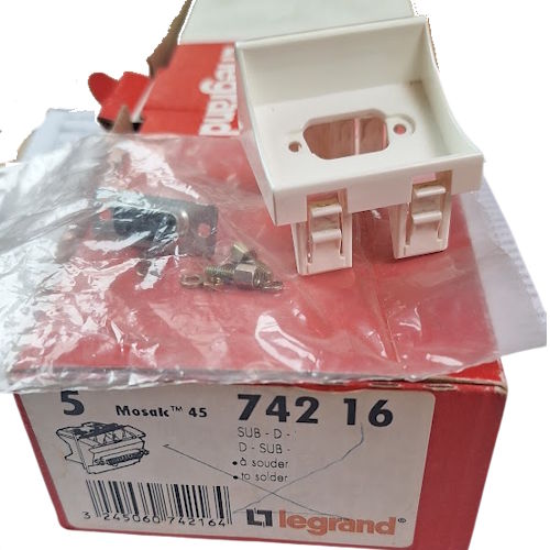 74216 SubD9 boxed Legrand 742416 SubD 9-polig